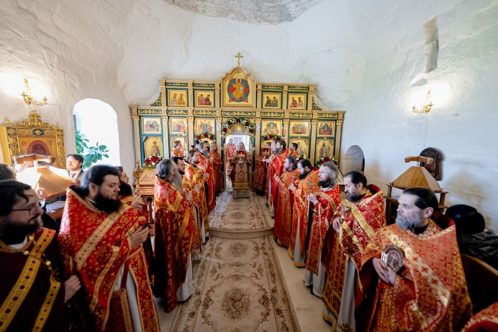 В Светлый вторник митрополит Кирилл возглавил Литургию в Успенском мужском монастыре Свияжска