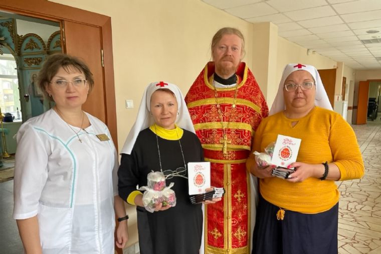 В храме в честь иконы Божией Матери «Благодатное Небо» на территории Клинической больницы № 2 города Казани возобновлено служение Литургий
