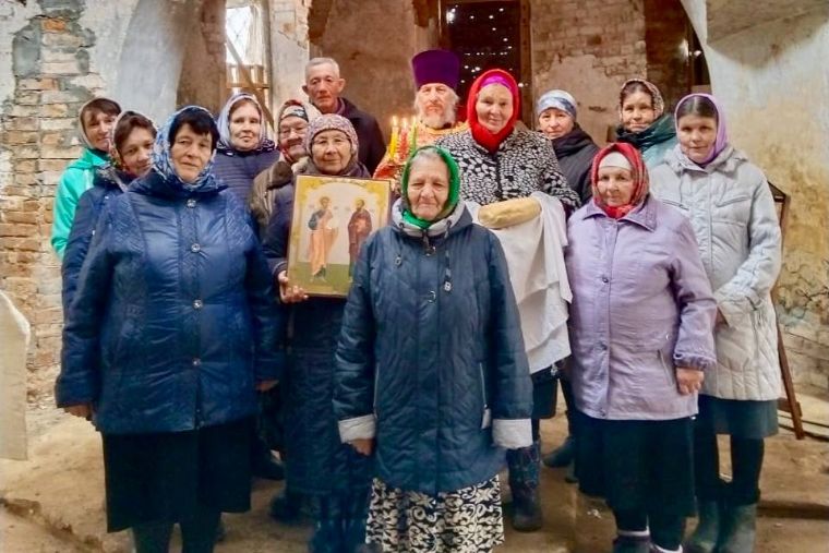 В Петропавловском храме в деревне Танькино совершена первая Литургия после закрытия церкви в советское время