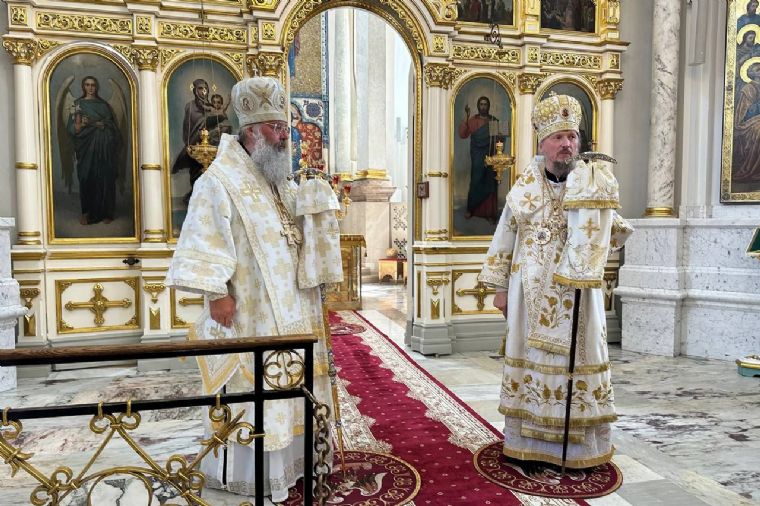 В праздник Собора Белорусских святых Патриарший экзарх всея Беларуси и глава Татарстанской митрополии совершили Литургию в Свято-Духовом соборе Минска