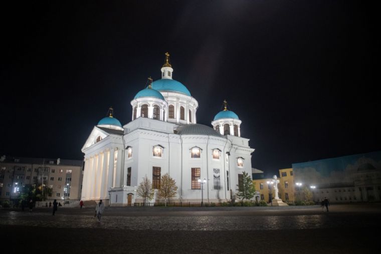 В Казанском Богородицком монастыре еженедельно совершаются ночные богослужения с поминовением Российских воинов