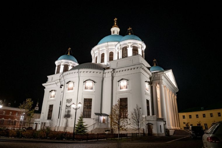В Казанском Богородицком монастыре еженедельно совершаются ночные богослужения с поминовением Российских воинов