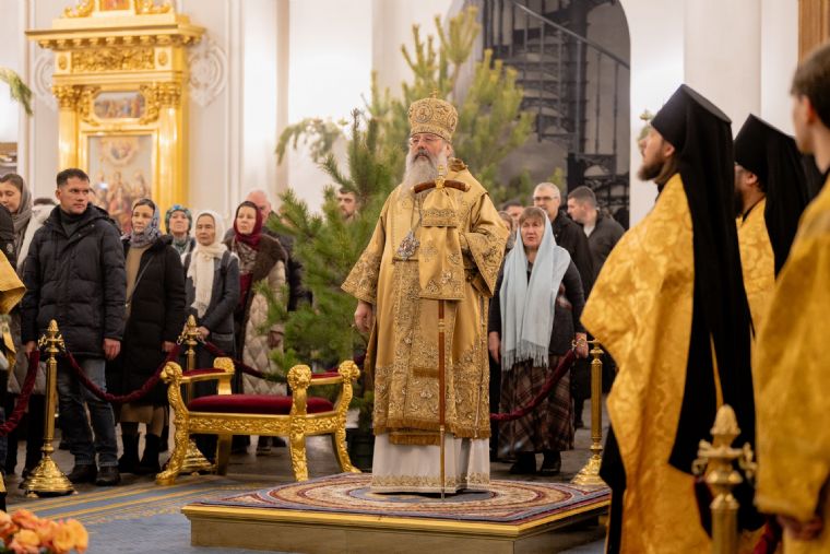 В канун Недели 28-й по Пятидесятнице митрополит Кирилл совершил всенощное бдение в Казанском кафедральном соборе