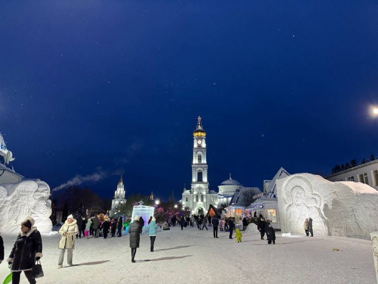 В Раифском Богородицком монастыре проходит Рождественский фестиваль ледовых и снежных скульптур «Лёд и свет»