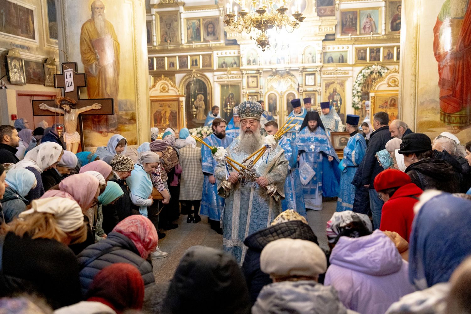 В праздник Покрова Пресвятой Богородицы митрополит Кирилл совершил Литургию в Покровском храме Казани