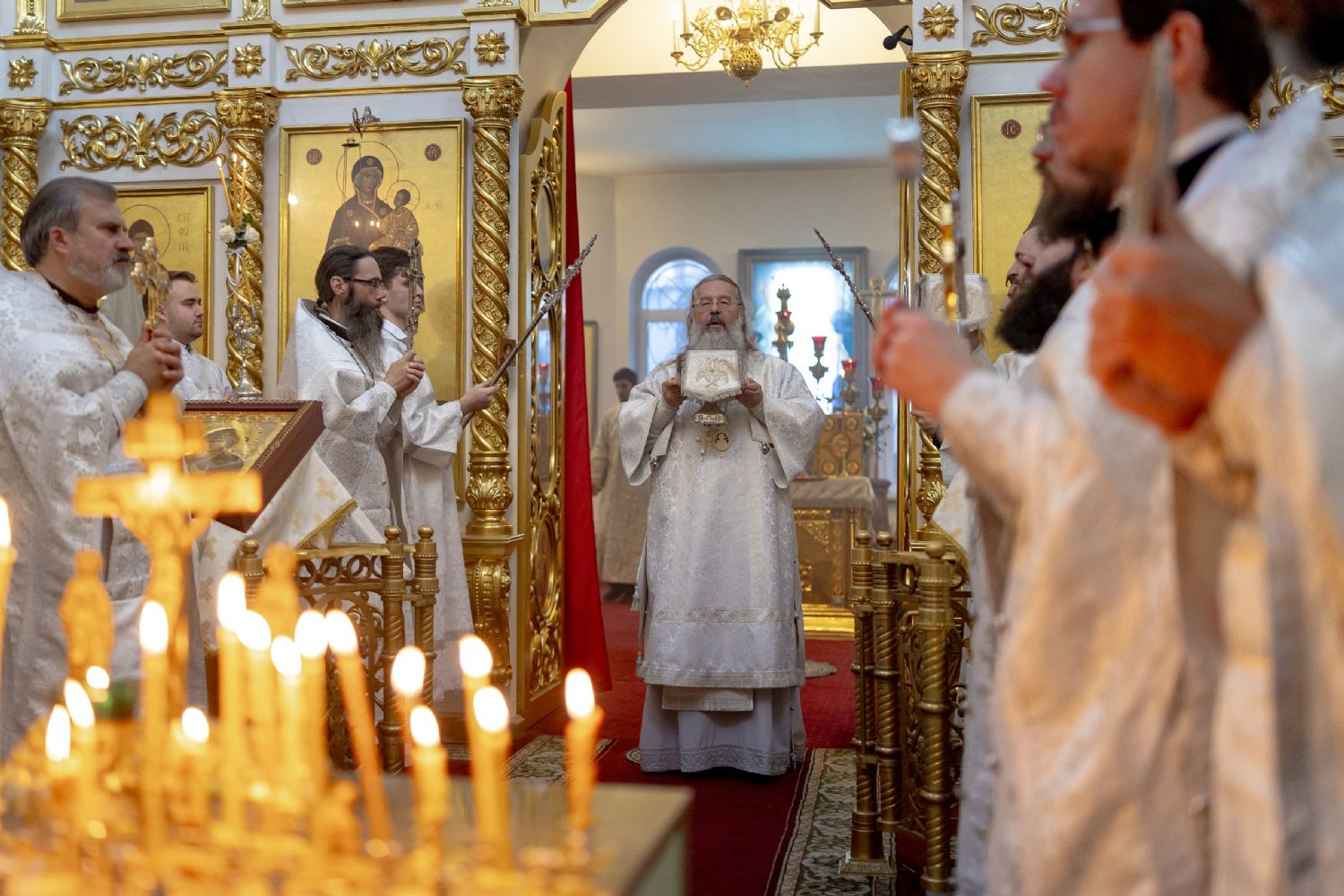 В день 20-летия кончины архиепископа Михея (Хархарова) митрополит Кирилл совершил Литургию в Серафимовском храме Казани