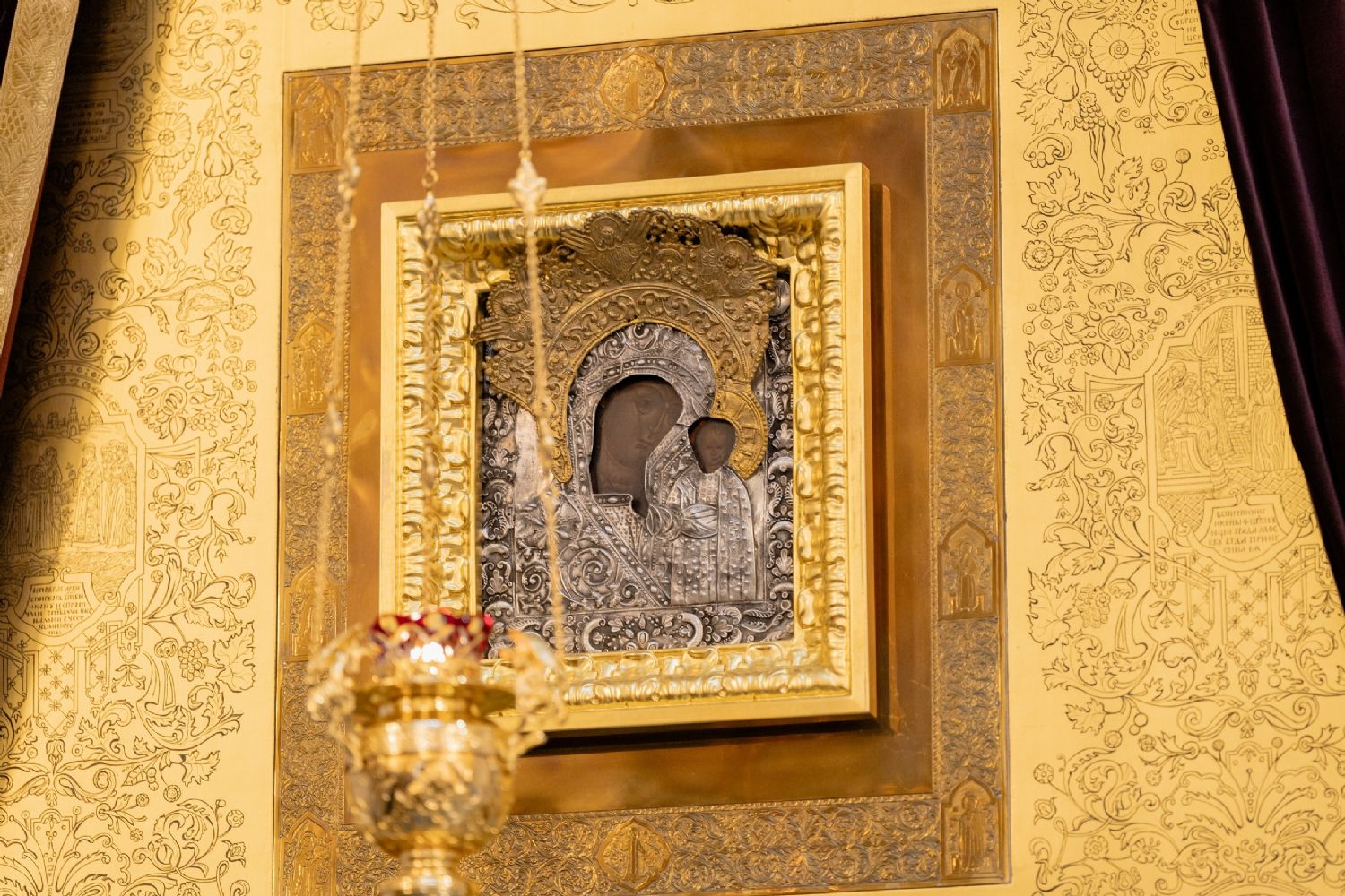 В преддверии праздника Казанской иконы Божией Матери священнослужители проводят просветительские беседы