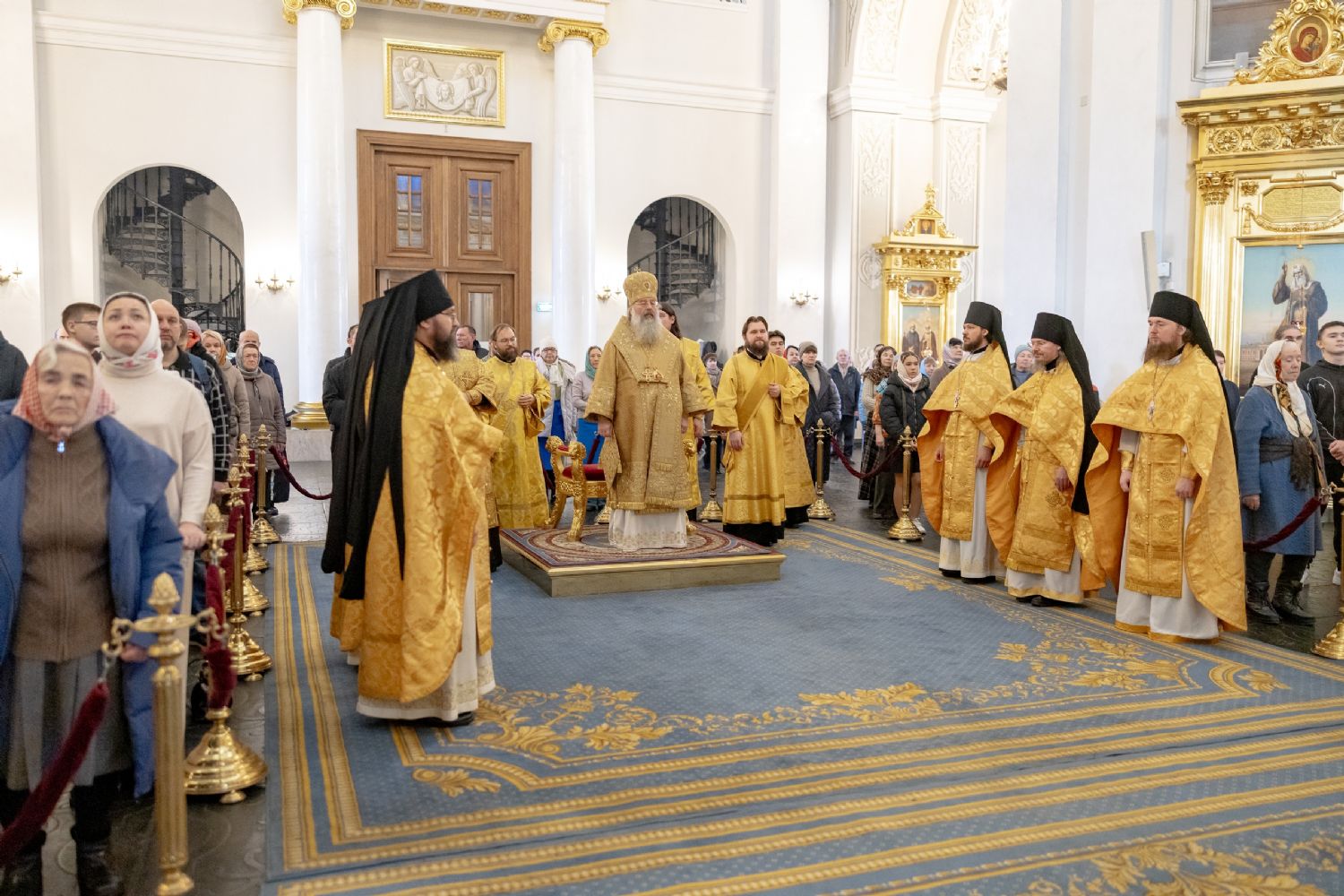 В Неделю 23-ю по Пятидесятнице митрополит Кирилл совершил Литургию в Казанском кафедральном соборе