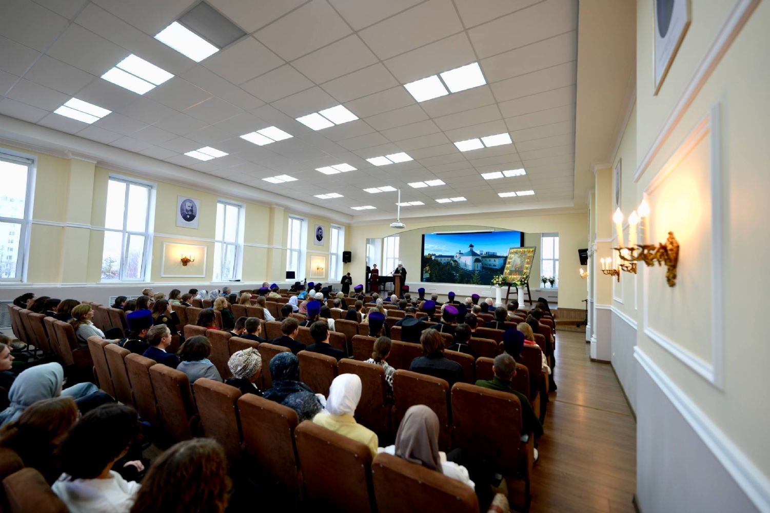 Митрополит Кирилл возглавил Актовый день Казанской духовной семинарии