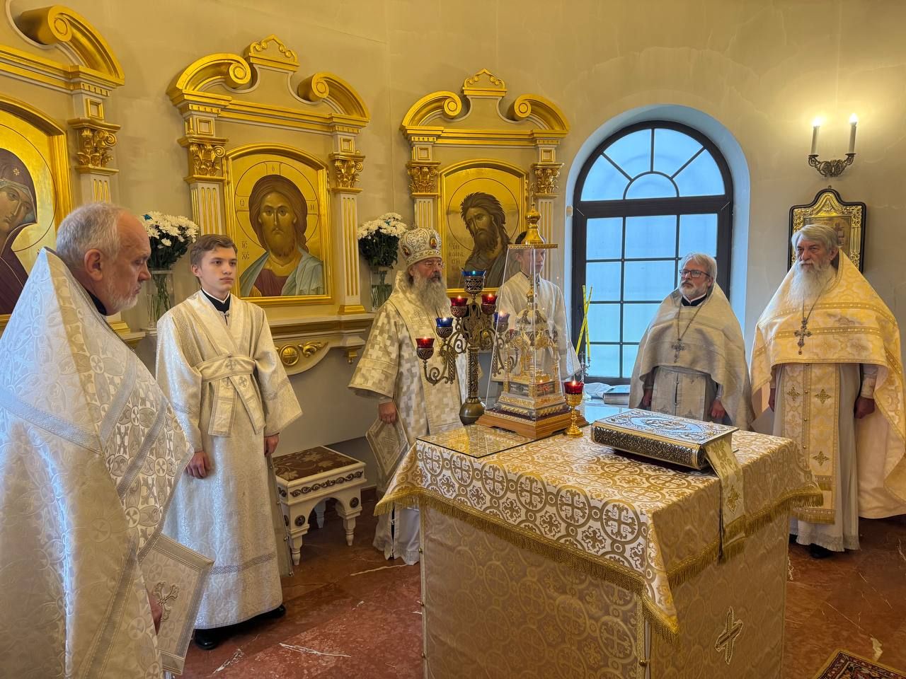 Митрополит Алексий и митрополит Кирилл совершили Литургию в Смоленском храме города Тулы