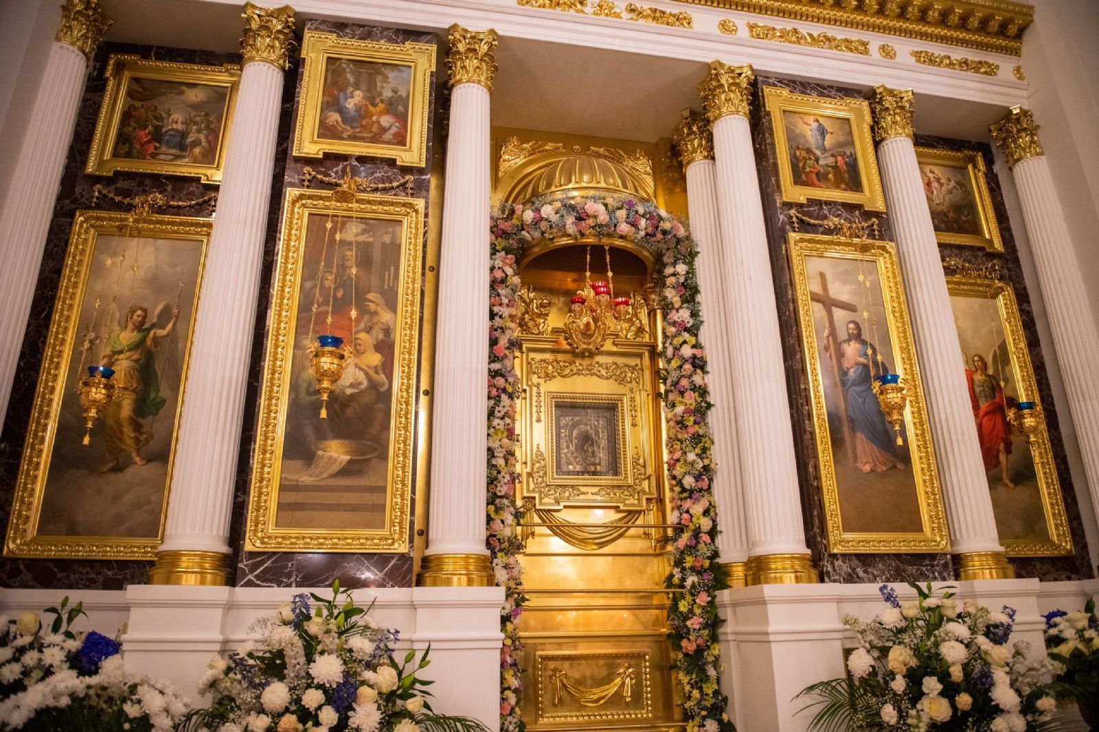 Трансляция торжественных богослужений в праздник Казанской иконы Божией Матери из Казанского кафедрального собора