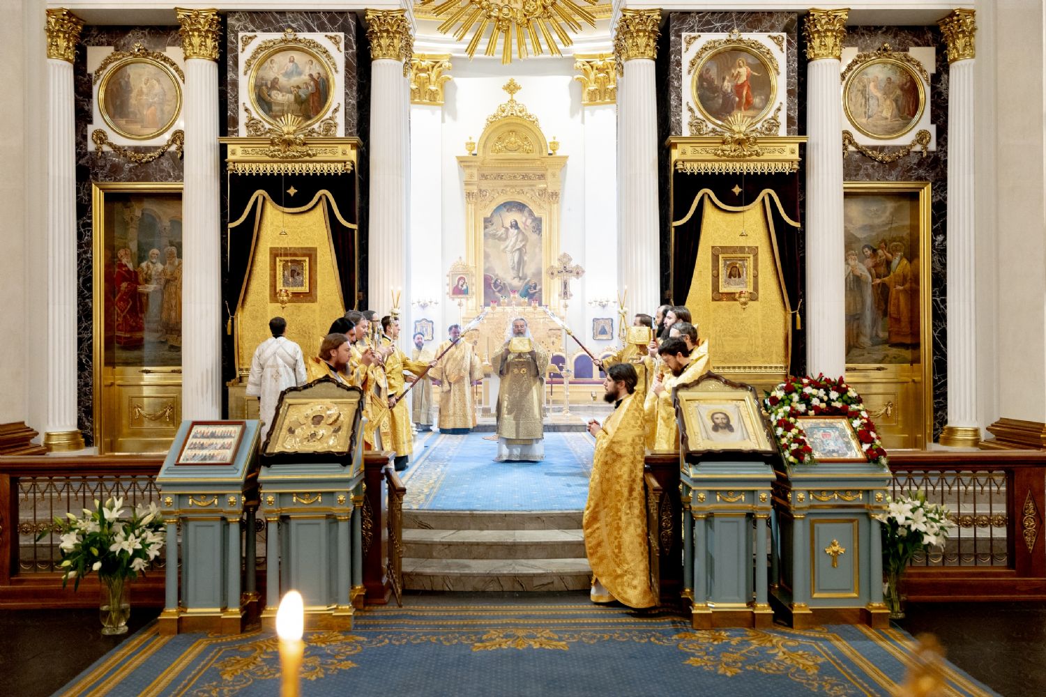 В Неделю 27-ю по Пятидесятнице митрополит Кирилл совершил Литургию в Казанском кафедральном соборе