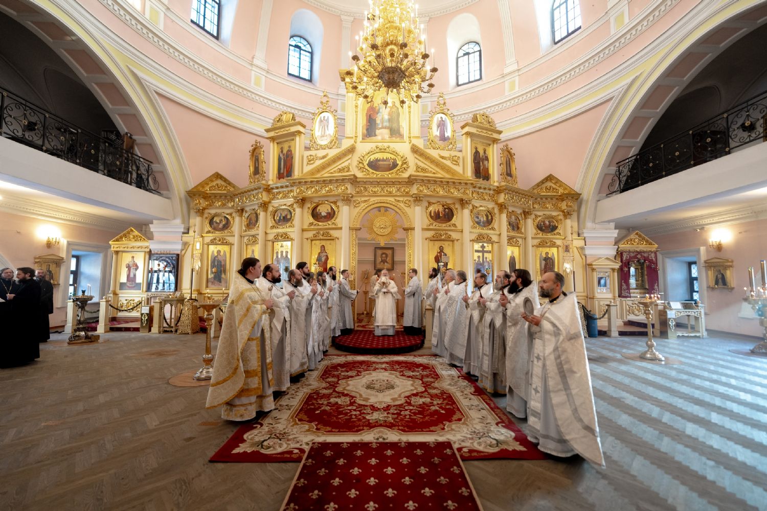 В день памяти преподобного Саввы Сторожевского митрополит Кирилл совершил Литургию в Крестовоздвиженском храме Казанского Богородицкого монастыря