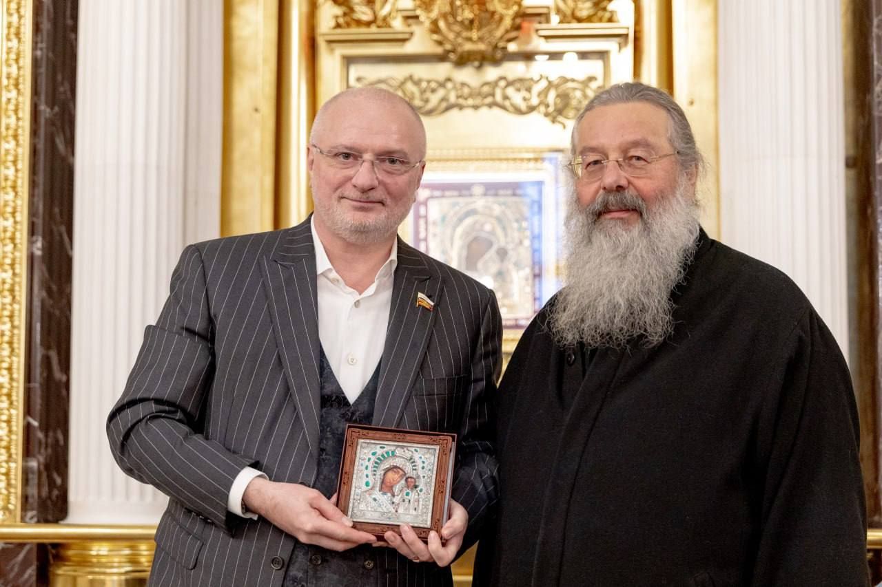Председатель Комитета Совета Федерации Андрей Клишас посетил кафедральный собор Казанской иконы Божией Матери