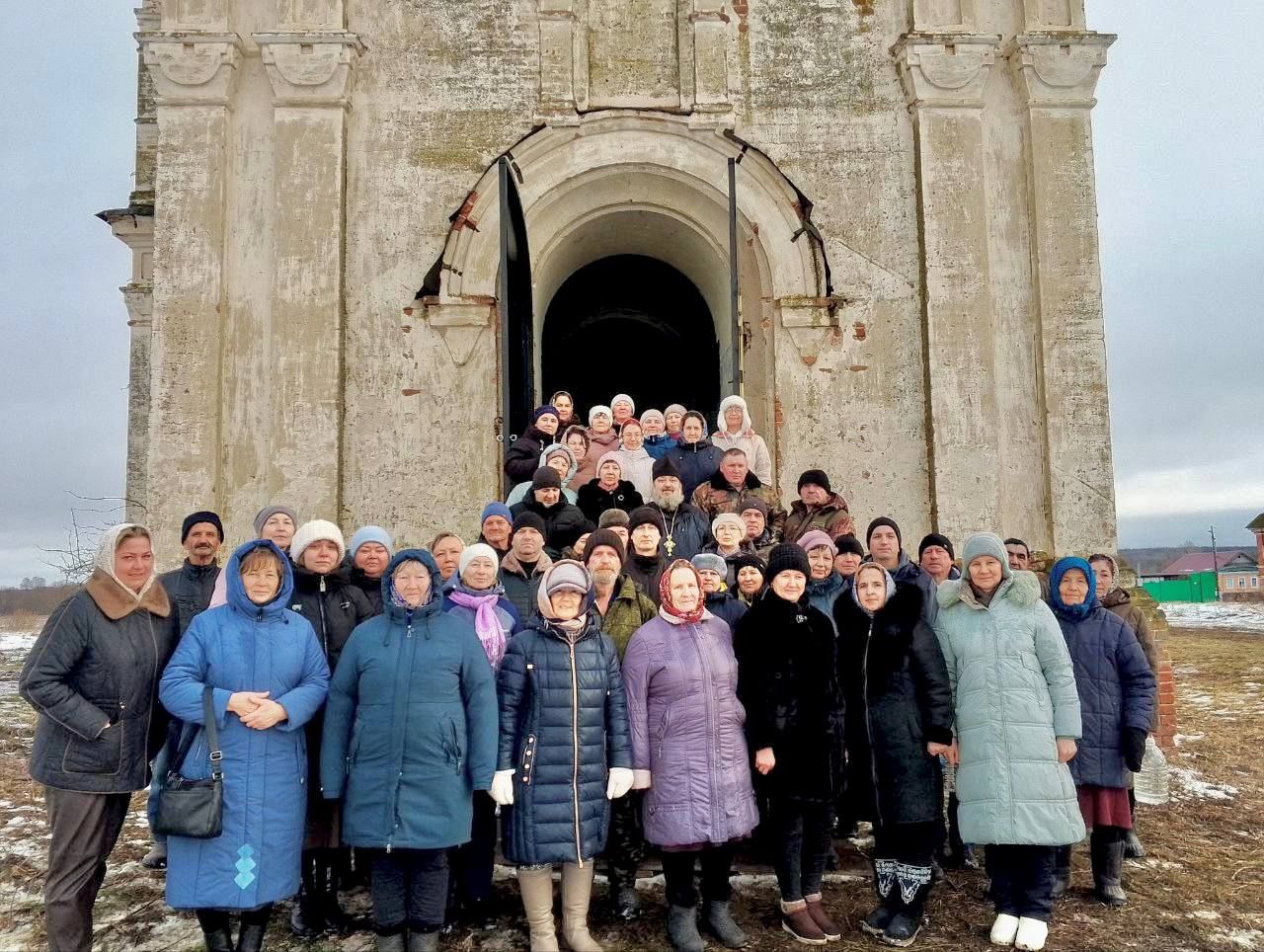 В день памяти святителя Николая Чудотворца в старинном Никольском храме в селе Старые Бурундуки состоялось богослужение