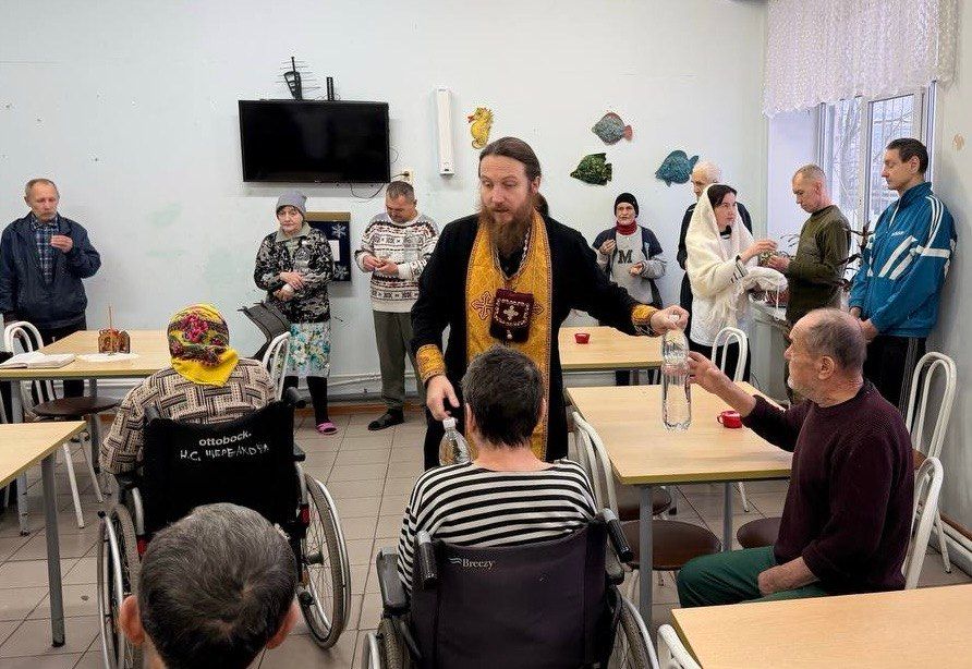 Священник Казанской епархии совершил таинства Исповеди и Причастия в центре социальной адаптации «Милосердие»