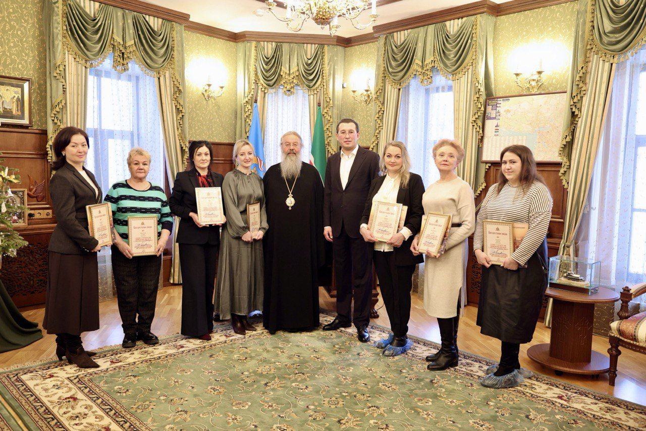 Митрополит Кирилл вручил благодарственные письма сотрудникам казанской компании «Парли»