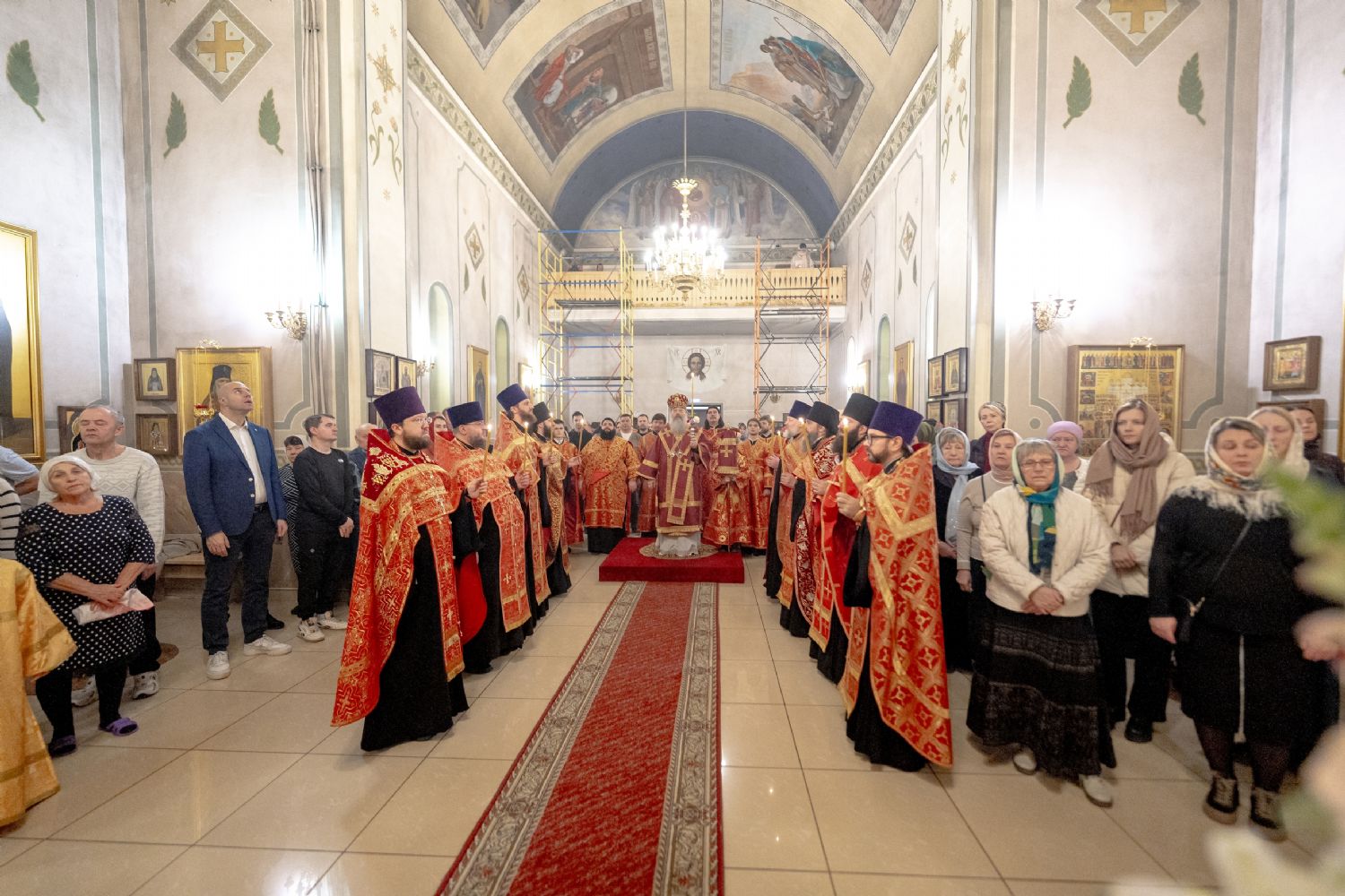 В канун Недели 26-й по Пятидесятнице митрополит Кирилл совершил всенощное бдение в храме священномученика Кирилла Казанского