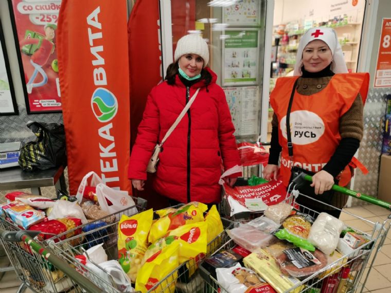 Сёстры милосердия и добровольцы приходов приняли участие в проведении благотворительной акции «Корзина доброты»
