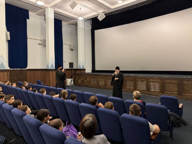 Председатель Синодального отдела религиозного образования и катехизации посетил презентацию сериала «Девочка и робот» в Казани