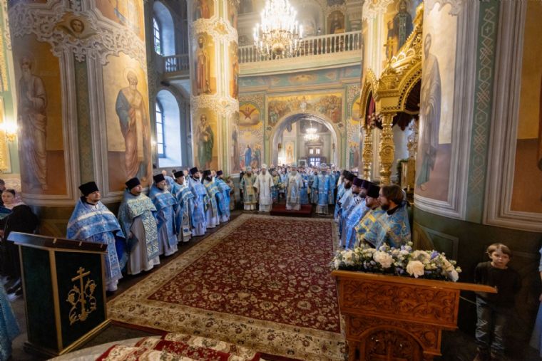 В праздник Благовещения архипастыри Татарстанской митрополии совершили Литургию в Благовещенском соборе Казанского кремля