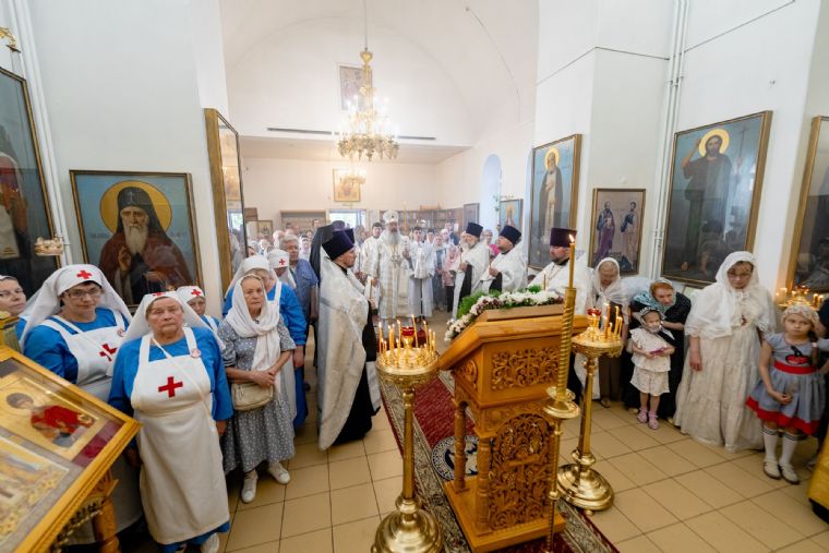 В канун праздника Вознесения Господня митрополит Кирилл совершил всенощное бдение в Софийском храме Казани