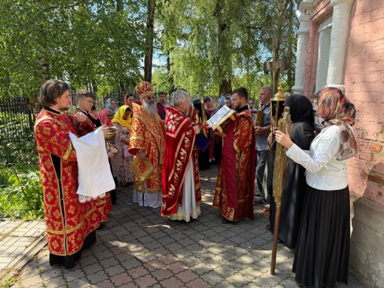 В день памяти святителя Николая Чудотворца митрополит Кирилл совершил Литургию в Свято-Никольском монастыре города Венева