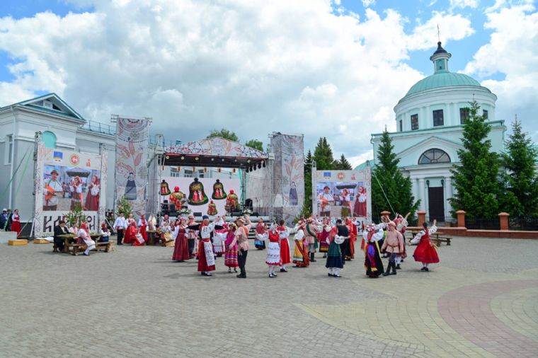 Добровольцы службы «Милосердие – Казань» приняли участие в благотворительной программе праздника русского фольклора
