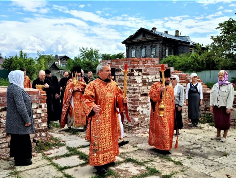 В день памяти святителя Николая в Свияжске состоялся традиционный крестный ход