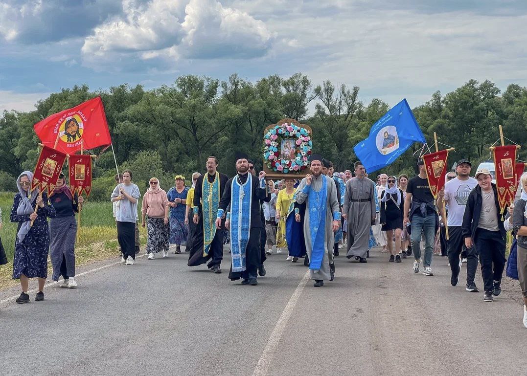 В Бугульминском районе состоялся крестный ход по случаю празднования иконы Божией Матери «Достойно есть»