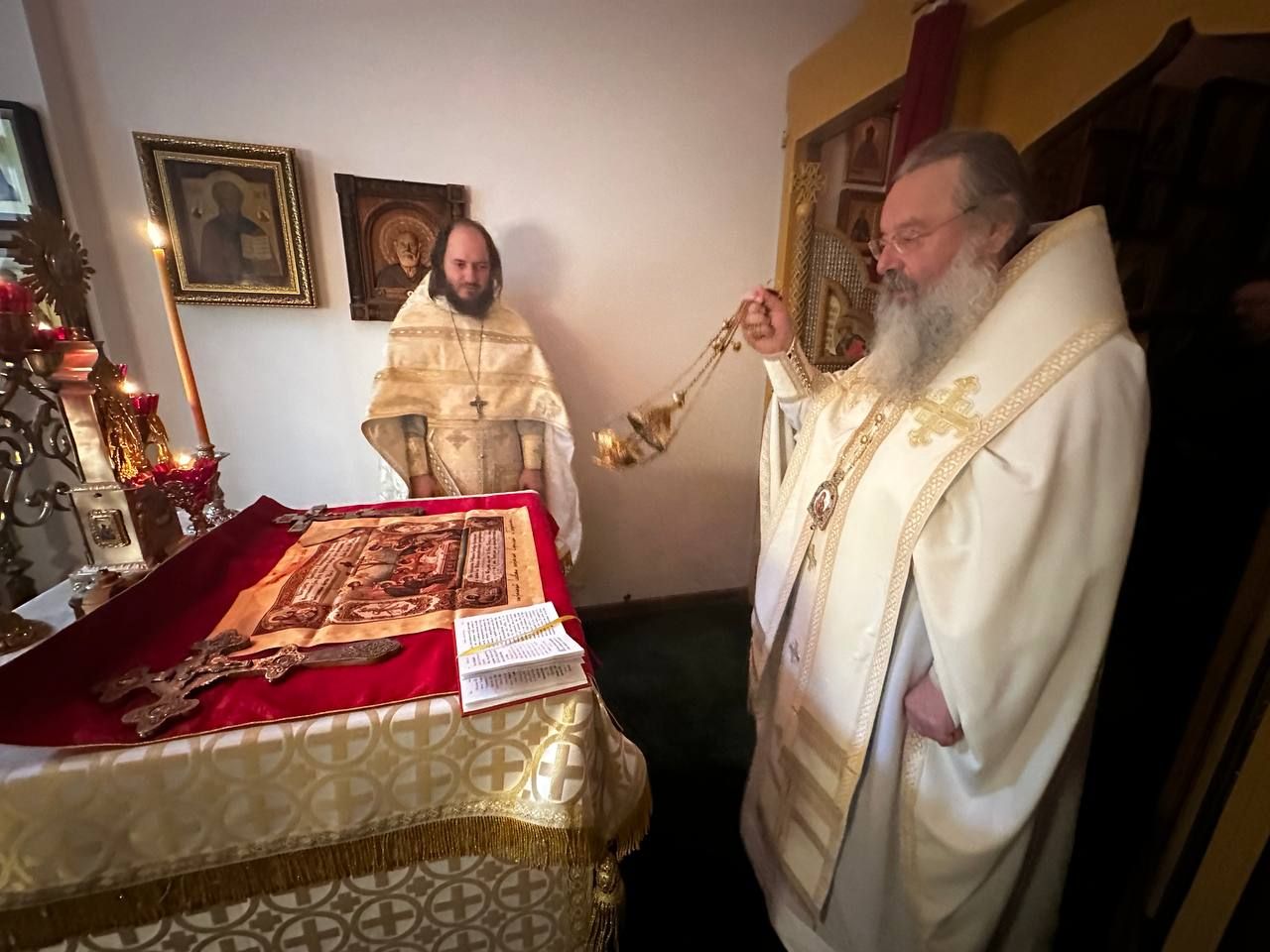 В день памяти святителя Иоанна Шанхайского митрополит Кирилл совершил Литургию в крестовом храме архиерейской резиденции