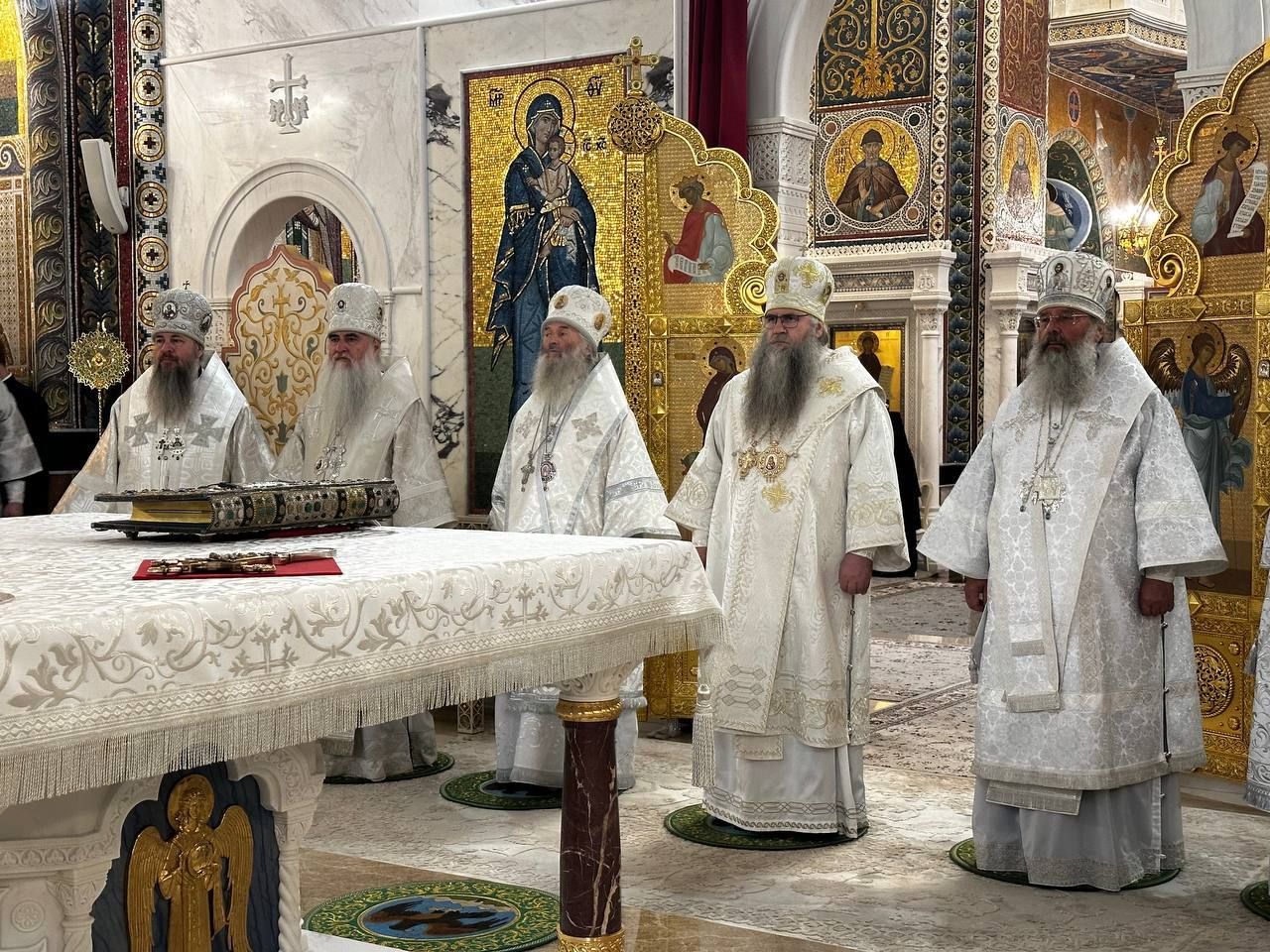 Митрополит Кирилл совершил Божественную литургию в Серафимо-Дивеевском монастыре