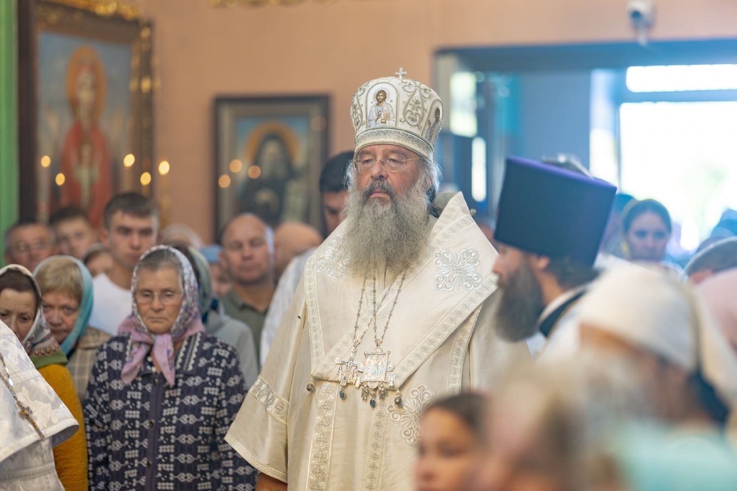 В Неделю 11-ю по Пятидесятнице митрополит Кирилл совершил Литургию в Петропавловском храме города Кукмор