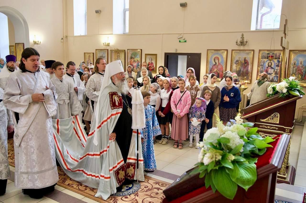 В предпразднство Успения Богородицы митрополит Кирилл совершил Литургию в Успенском храме посёлка Дербышки
