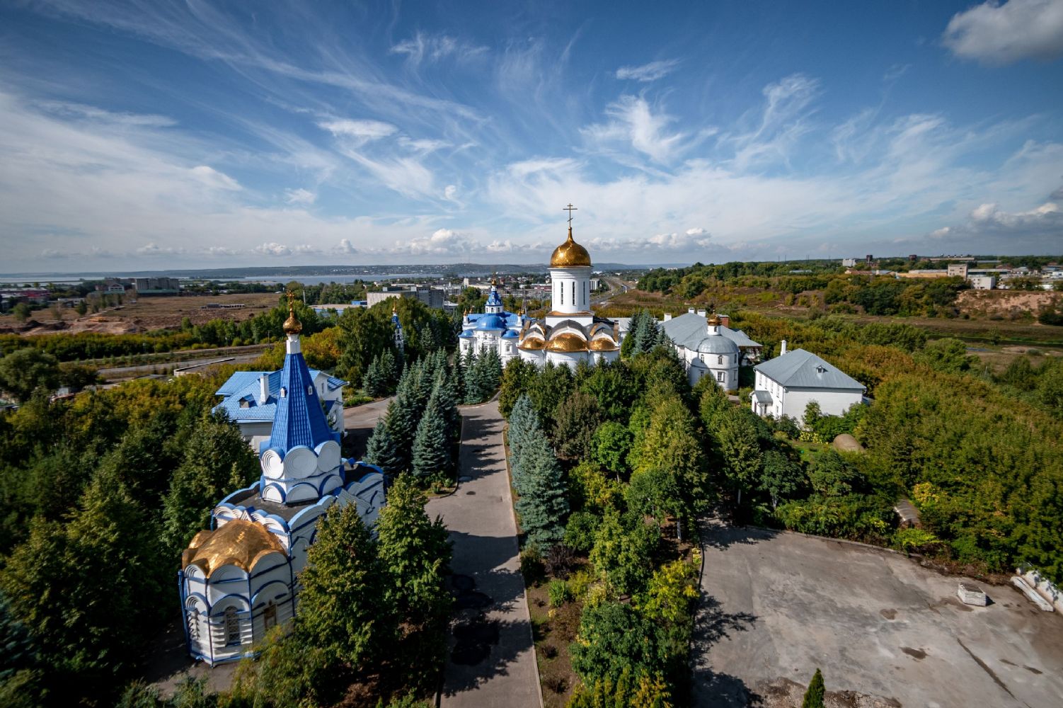 В канун праздника Успения Божией Матери митрополит Кирилл совершил всенощное бдение в Успенском Зилантовом монастыре Казани