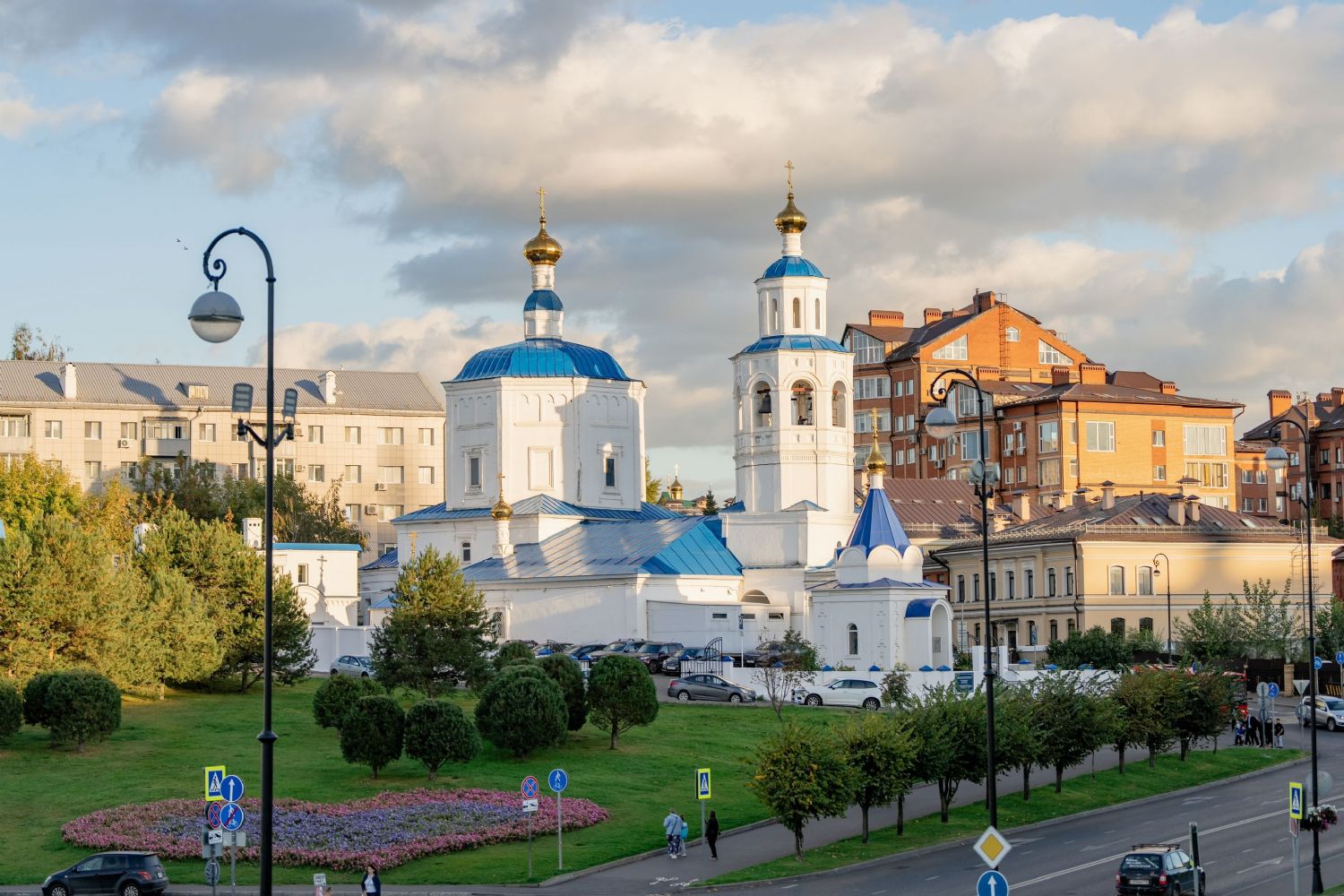 В канун праздника Рождества Божией Матери митрополит Кирилл совершил всенощное бдение в Пятницком храме Казани