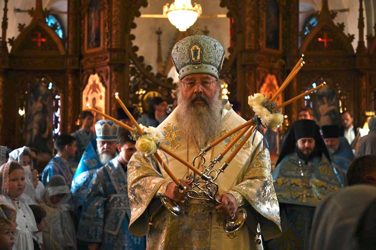 Митрополит Кирилл возглавил престольный праздник в храме Рождества Пресвятой Богородицы в селе Высокая Гора