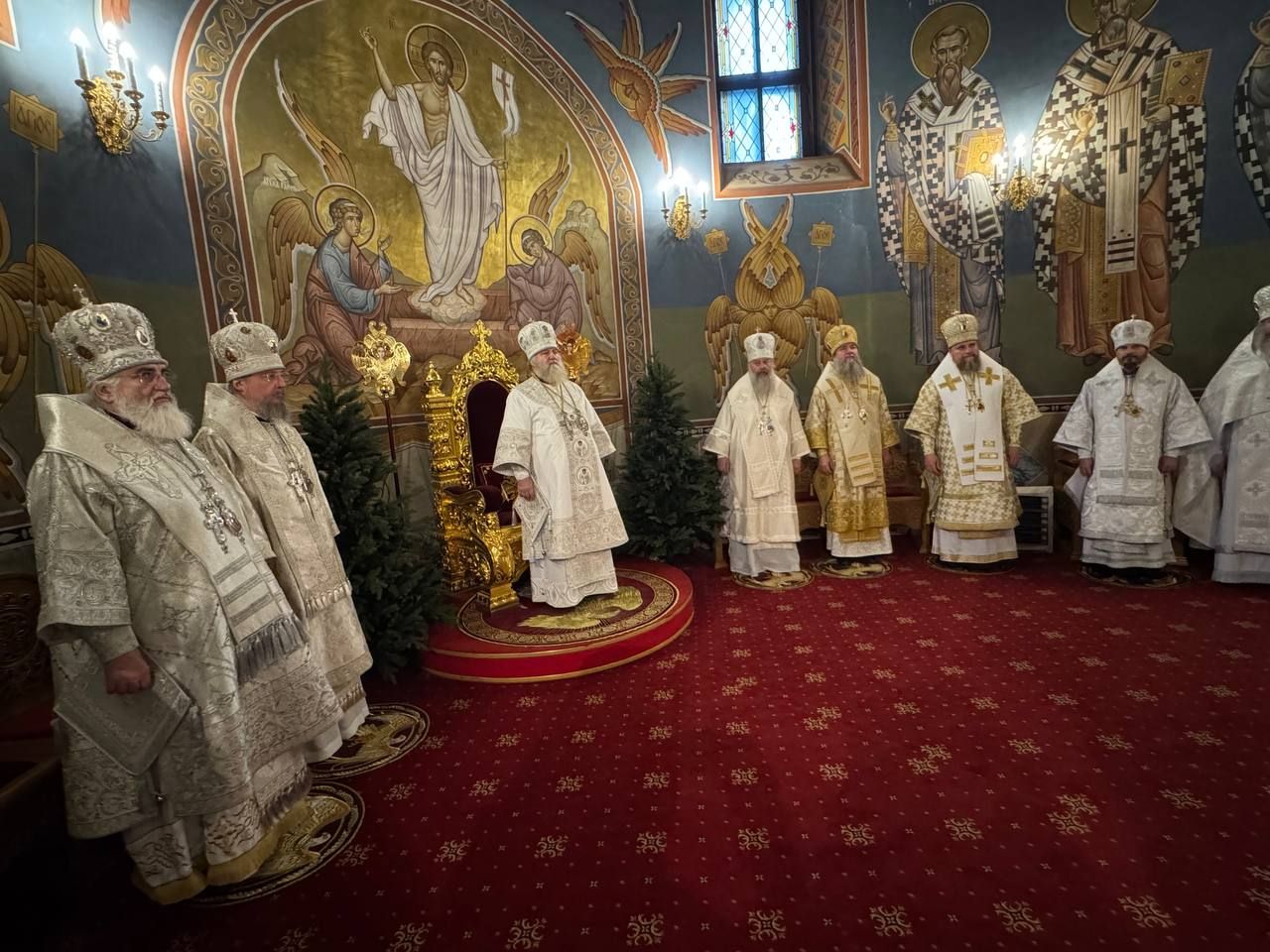 В Неделю по Рождестве Христовом митрополит Кирилл принял участие в соборном архиерейском богослужении в Воскресенском соборе города Ханты-Мансийска