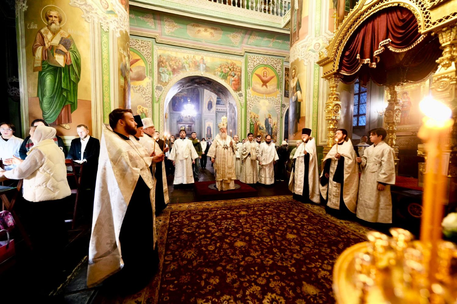 В канун Недели 32-й по Пятидесятнице митрополит Кирилл совершил всенощное бдение в Благовещенском соборе Казанского кремля