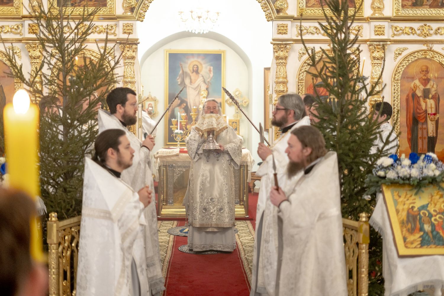В праздник Крещения Господня митрополит Кирилл совершил Литургию в Богоявленском соборе Казани