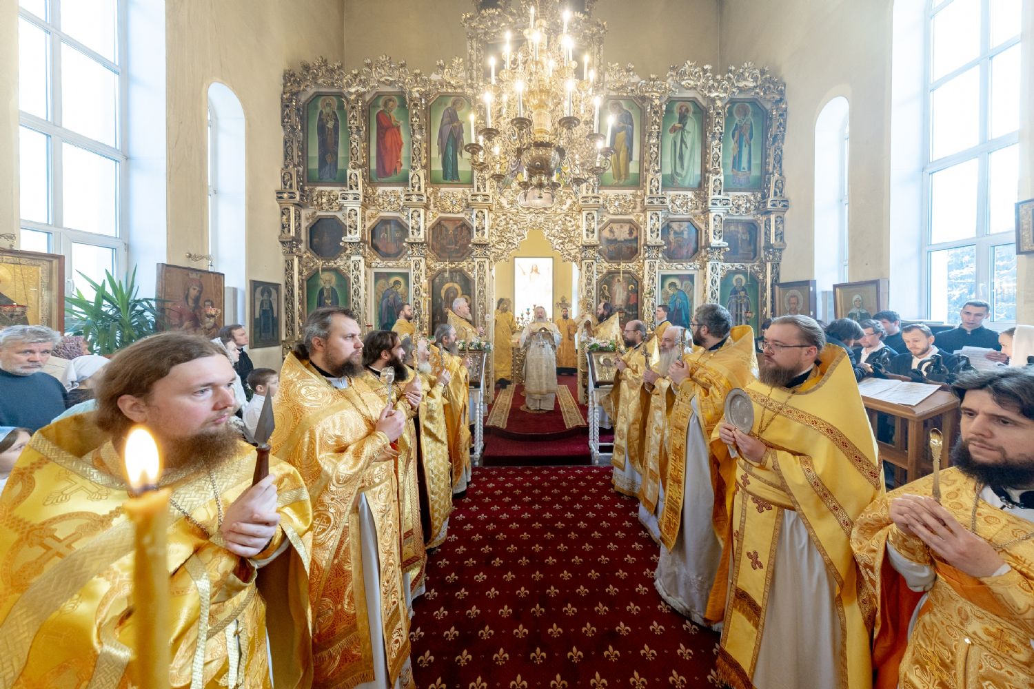 Митрополит Кирилл возглавил престольный праздник в храме праведного Иоанна Кронштадтского при Казанской семинарии