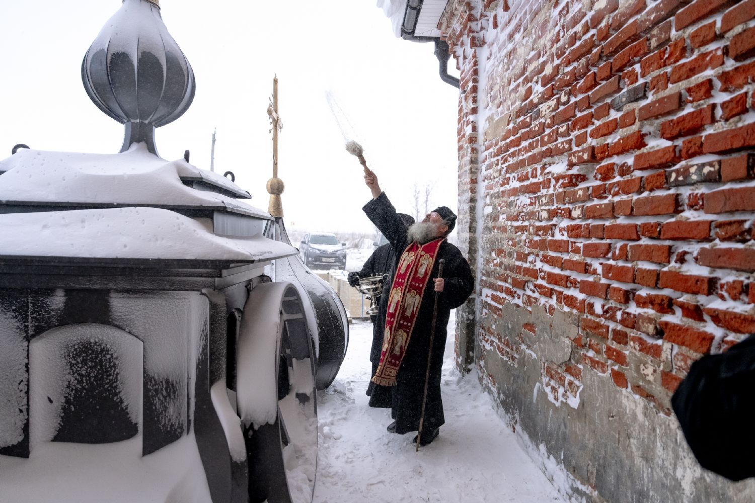 Митрополит Кирилл совершил освящение куполов храма Преображения Господня в селе Русская Серда
