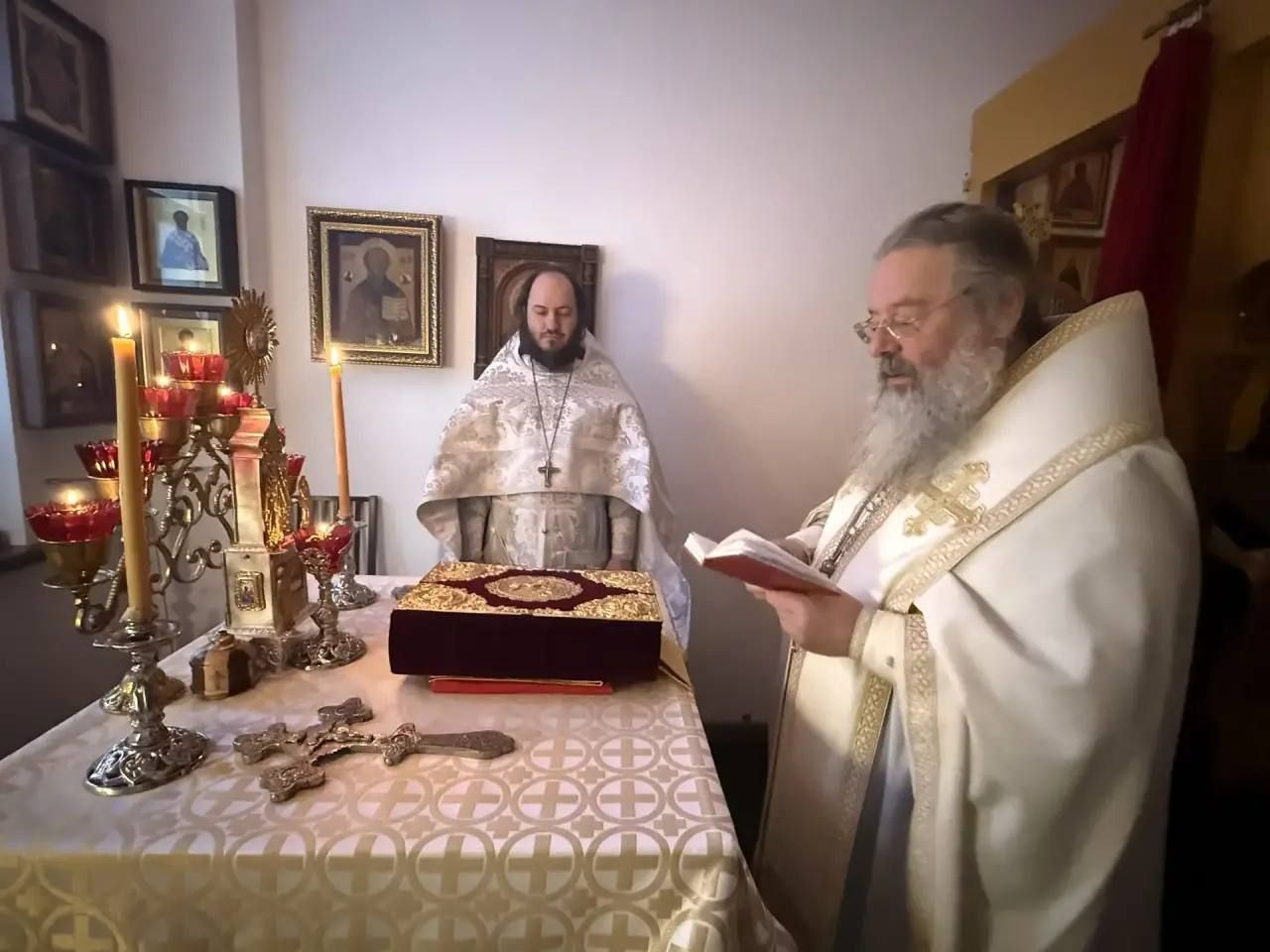 Во Вселенскую родительскую субботу митрополит Кирилл совершил Литургию в крестовом храме