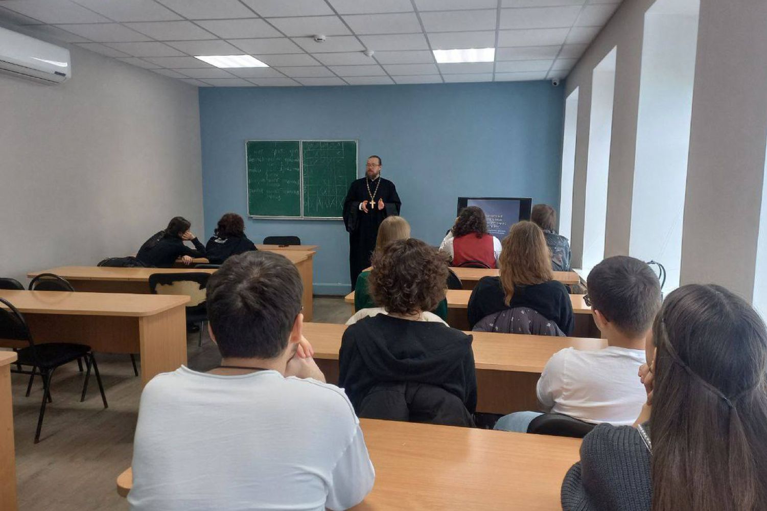 Священник Казанской епархии провел культурно-просветительскую встречу со студентами КФУ