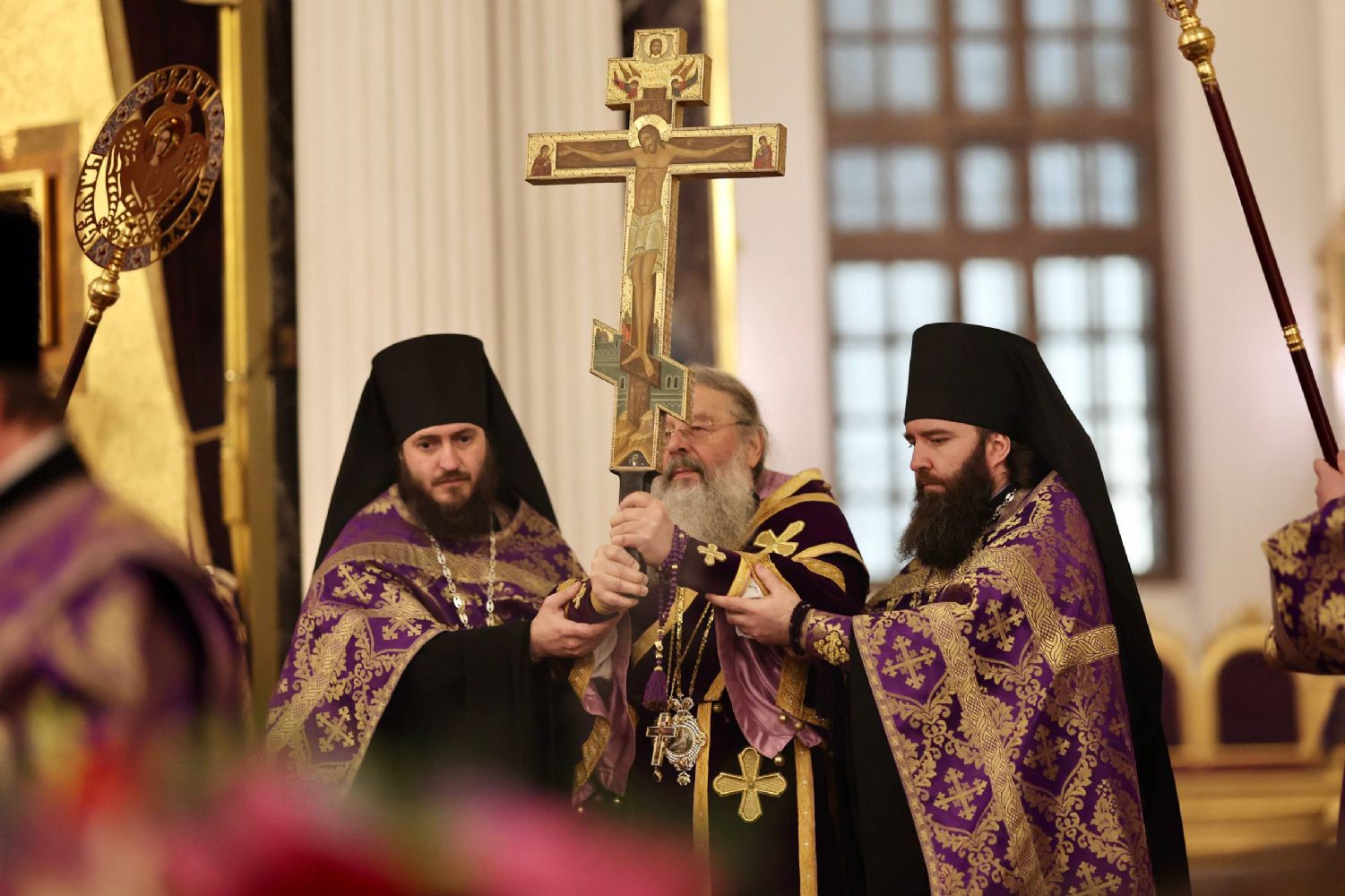 В канун Недели Крестопоклонной митрополит Кирилл и митрополит Евгений совершили всенощное бдение в Казанском кафедральном соборе