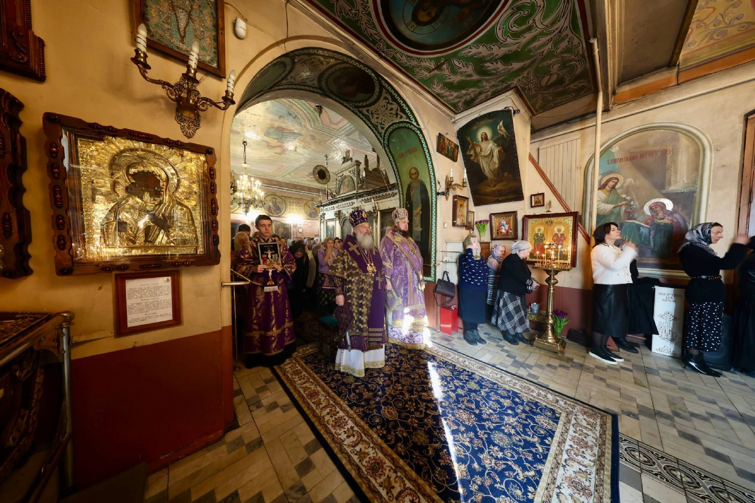 Митрополит Кирилл возглавил престольные торжества в храме Ярославских чудотворцев в Казани