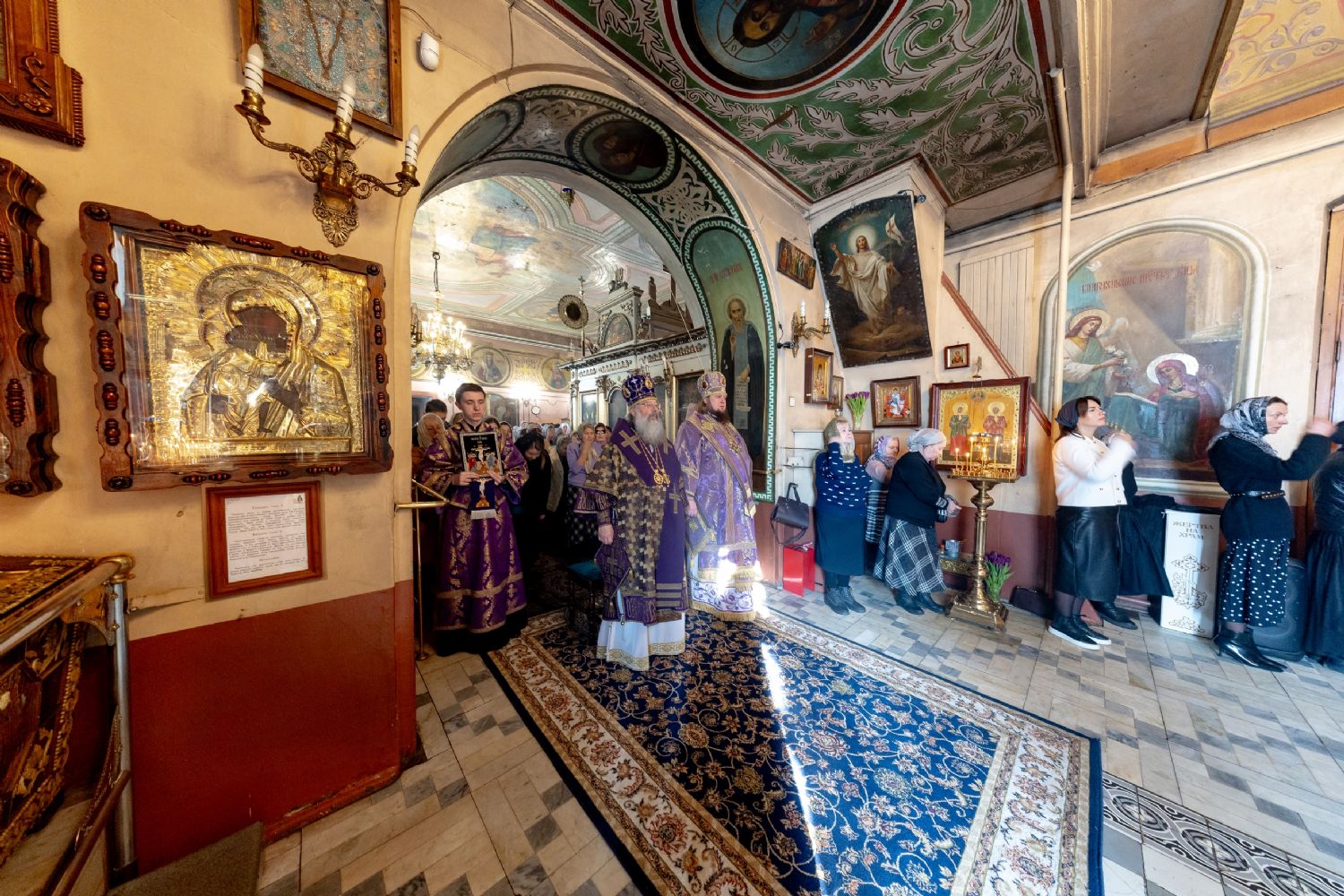 Митрополит Кирилл возглавил престольные торжества в храме Ярославских чудотворцев в Казани