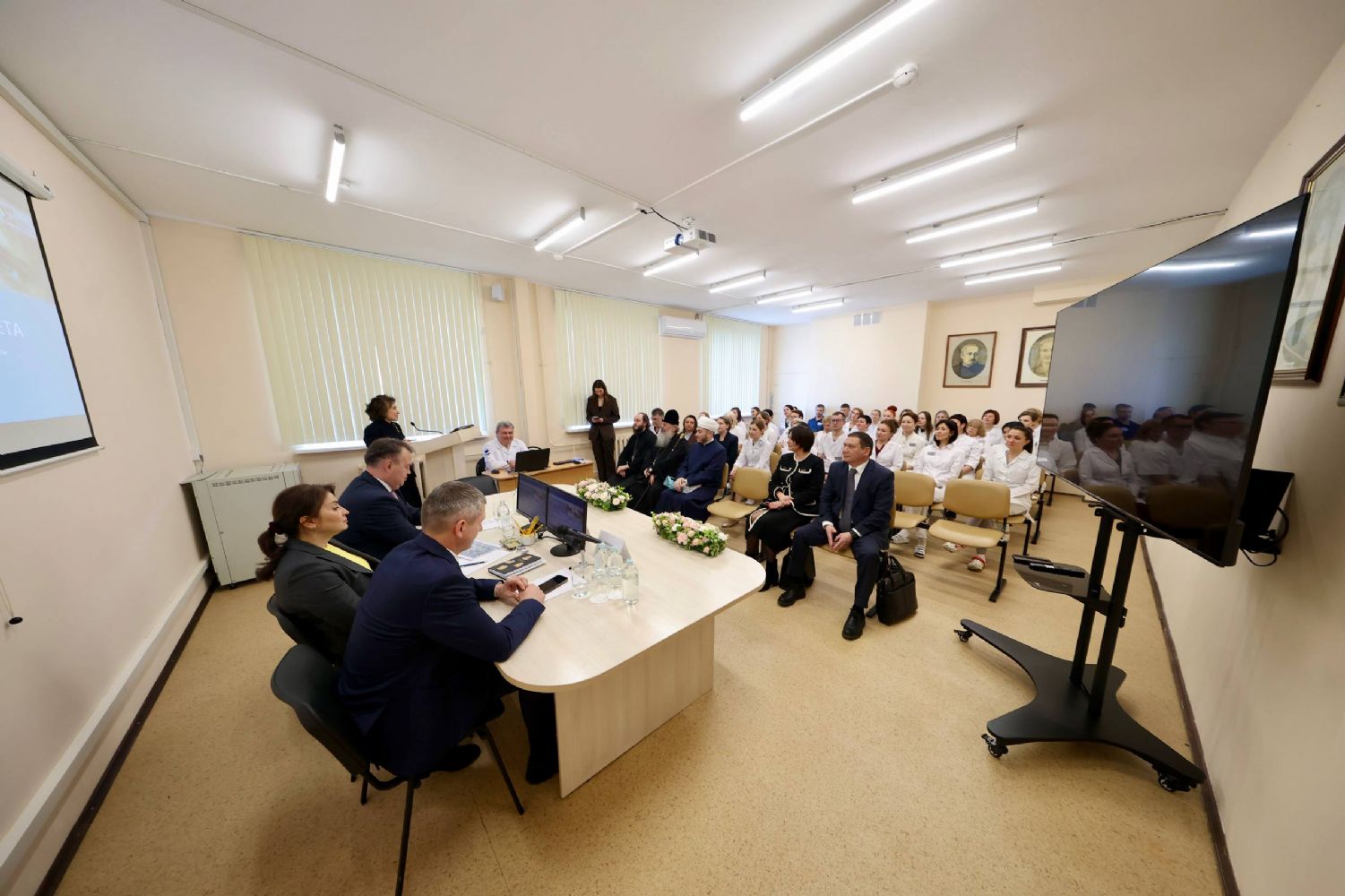 Митрополит Кирилл принял участие в заседании медицинского совета в Республиканской клинической офтальмологической больнице