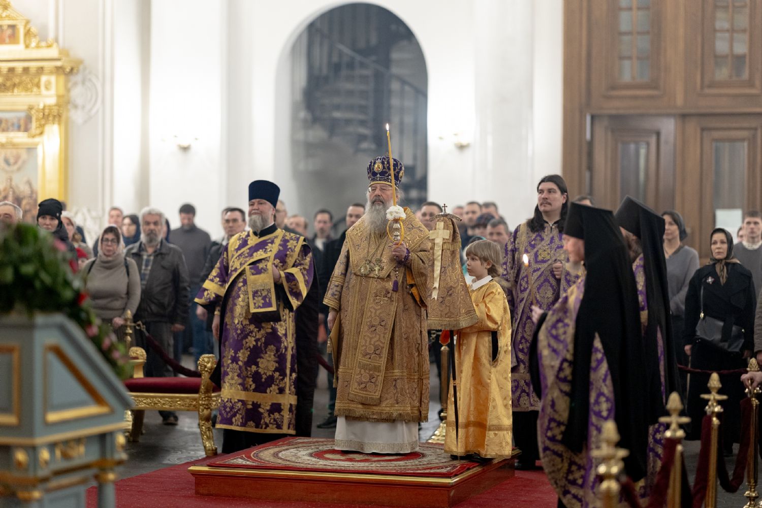 В канун Недели 4-й Великого поста митрополит Кирилл совершил всенощное бдение в Казанском кафедральном соборе