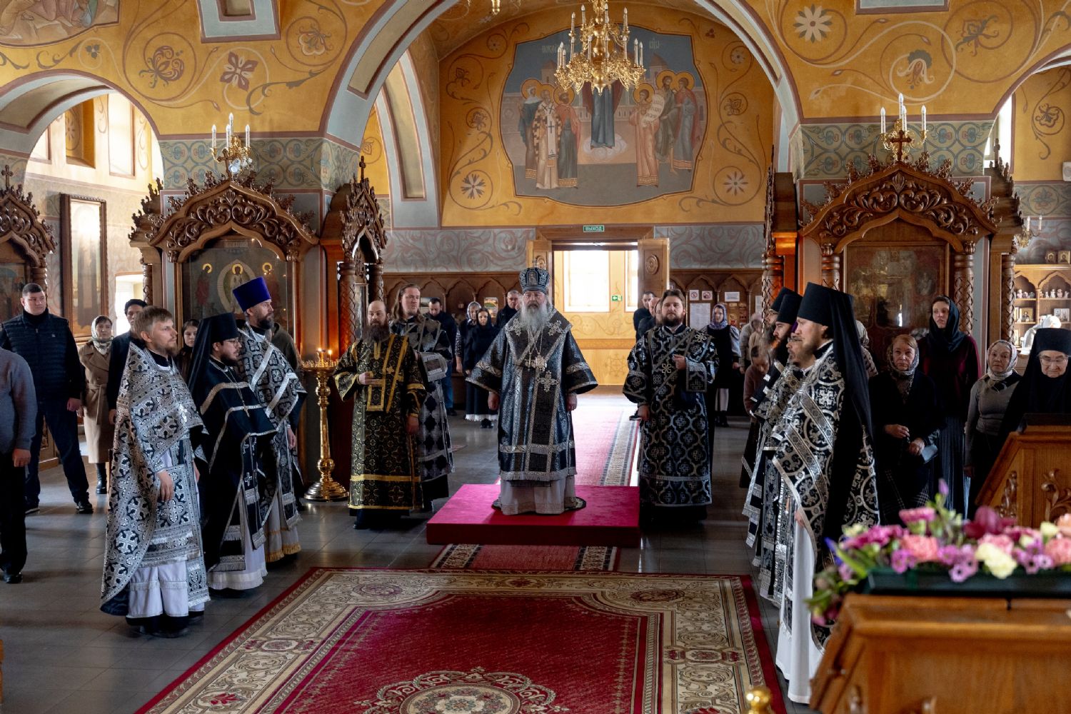 В праздник Феодоровской иконы Божией Матери митрополит Кирилл совершил Литургию в Зилантовом монастыре Казани